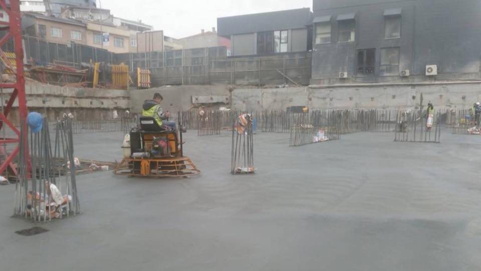 Beyoğlu Süpermarket Helikopterli Saha Betonu Dökümü