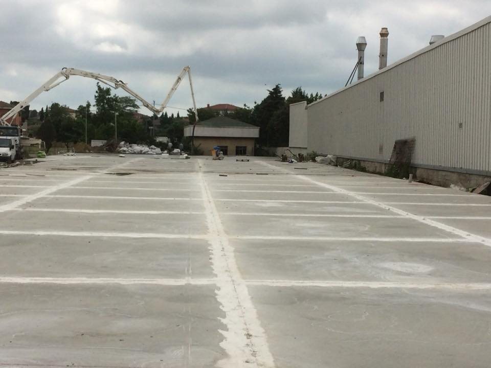Zeytinburnu Plaza Otoparkı Helikopterli Saha Betonu Dökümü